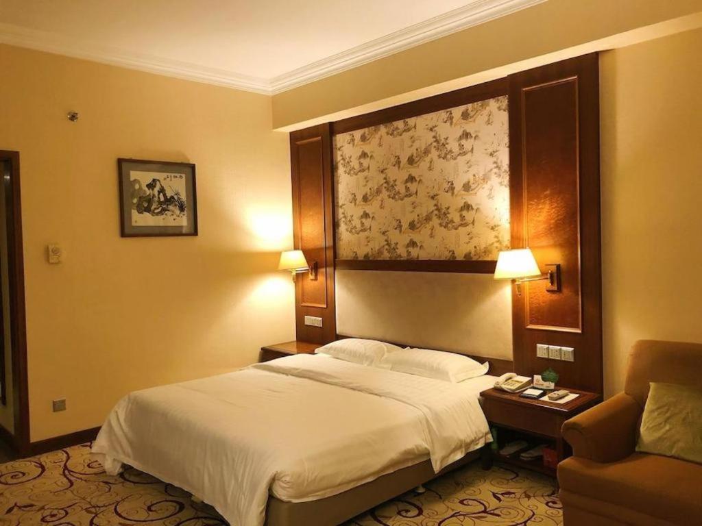 Fenggang Gladden Hotel Tiantangwei Dış mekan fotoğraf