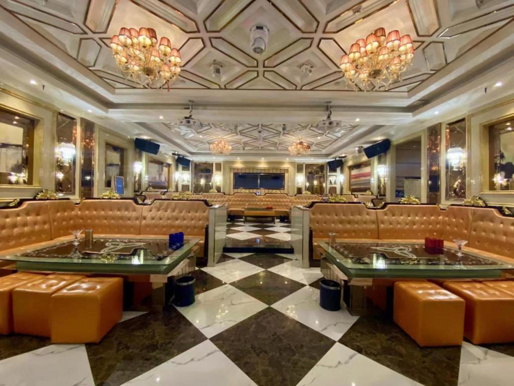 Fenggang Gladden Hotel Tiantangwei Dış mekan fotoğraf