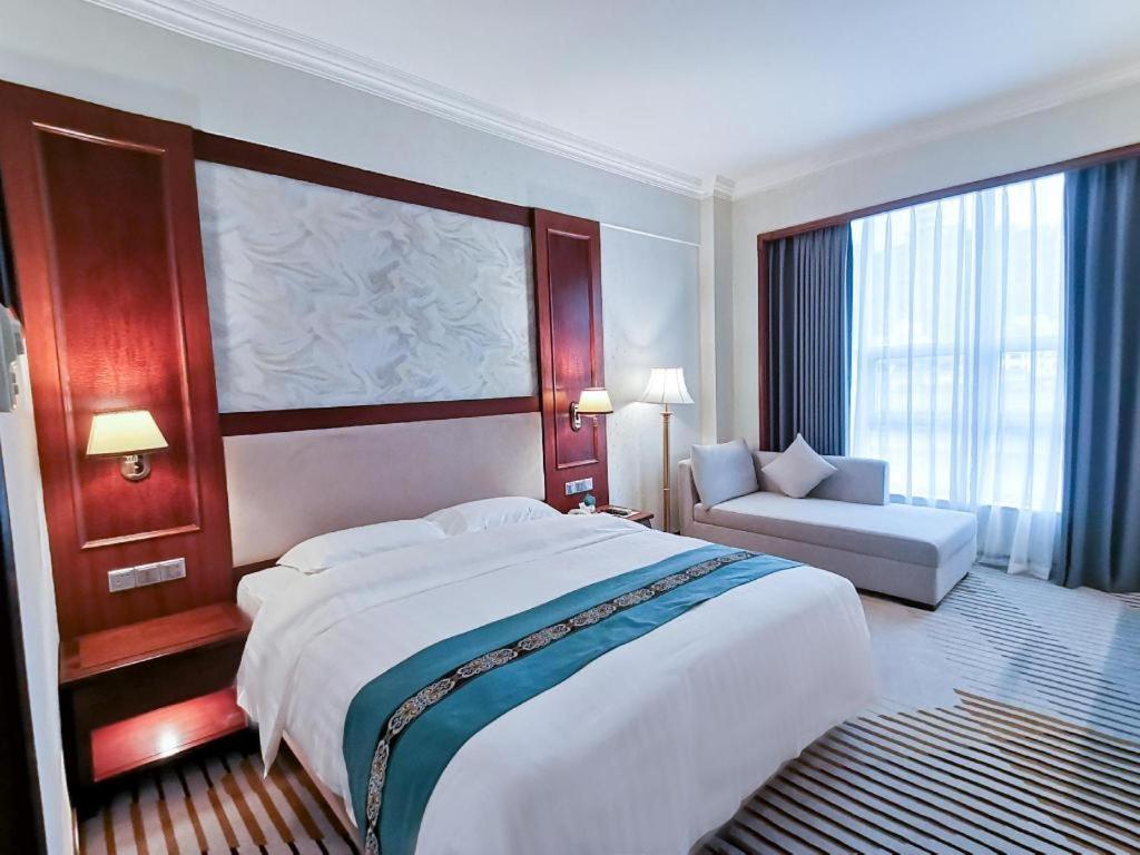Fenggang Gladden Hotel Tiantangwei Dış mekan fotoğraf