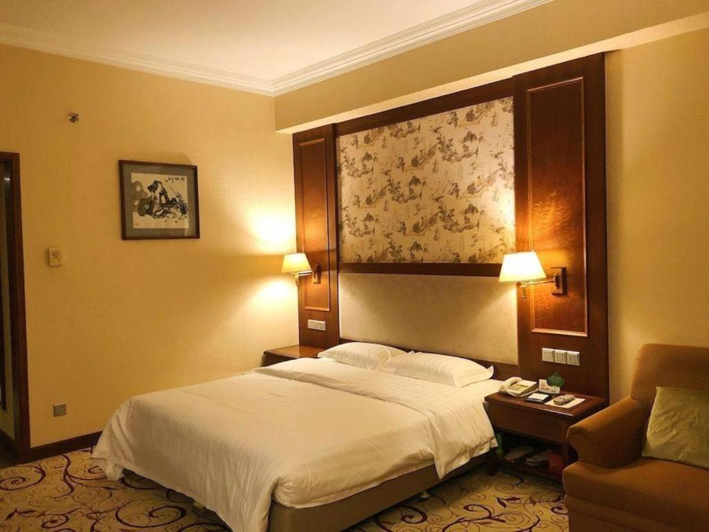 Fenggang Gladden Hotel Tiantangwei Dış mekan fotoğraf