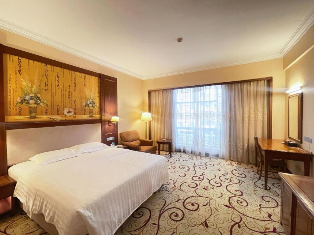Fenggang Gladden Hotel Tiantangwei Dış mekan fotoğraf